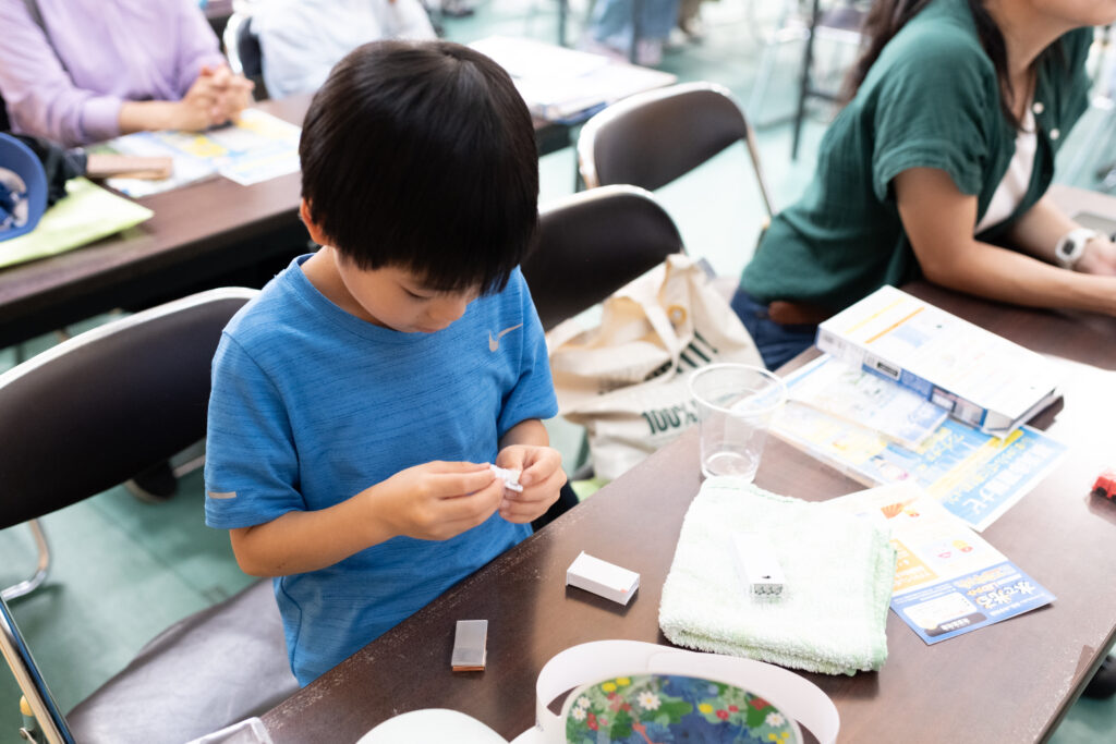 防災ライト工作教室の様子
